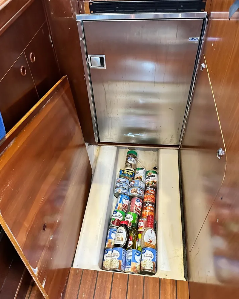 Slide: The Image of 1999 Beneteau Oceanis Clipper 461 sailboat docked at a marina under a cloudy sky. - 27