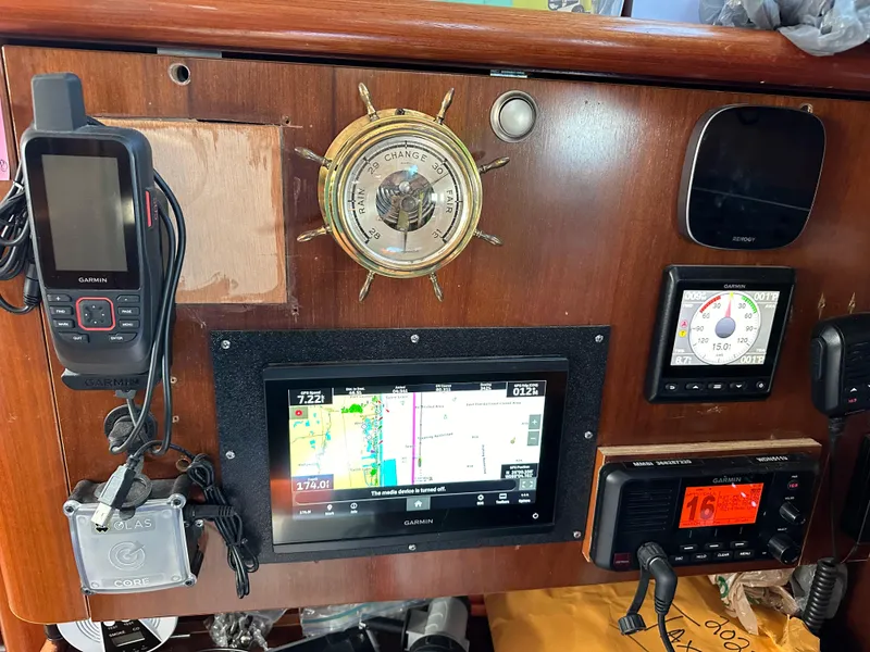 Slide: The Image of 1999 Beneteau Oceanis Clipper 461 sailboat with blue canvas cover at marina. - 31