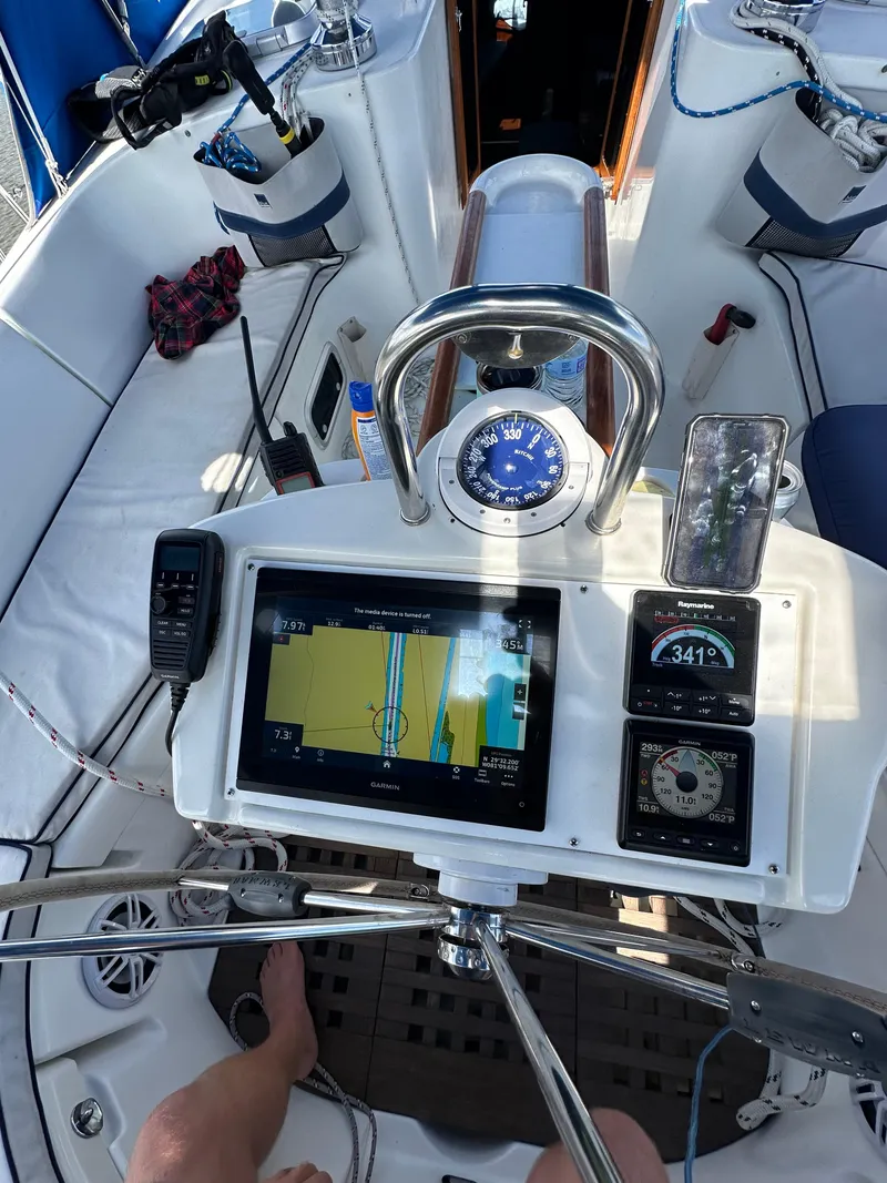 Slide: The Image of Tachometer of 1999 Beneteau Oceanis Clipper 461 showing 1563 hours. - 42