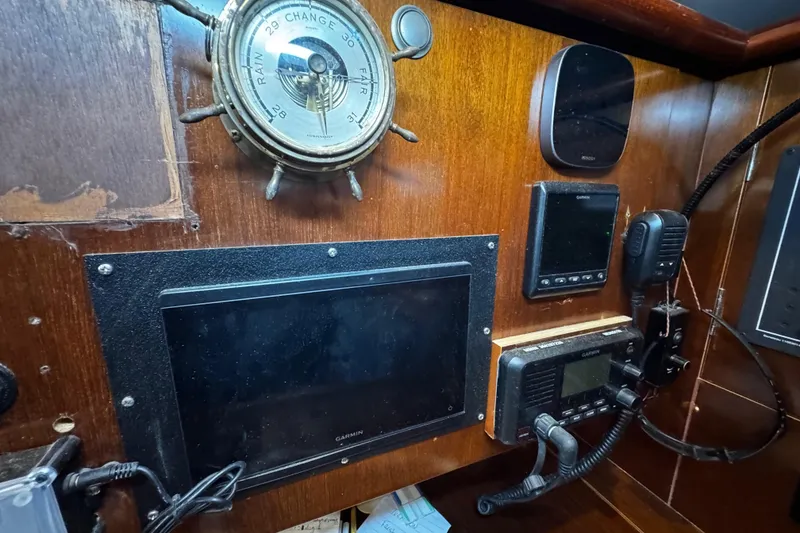 Slide: The Image of view of nav station with various instrumentation mirroring the helm controls topside so that it can be monitored the same from below - 83