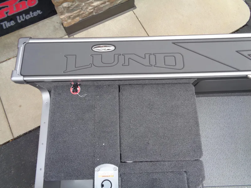 Slide: The Image of Lund 1975 Pro-V boat deck, 2025 model, featuring sleek design and durable materials. - 31