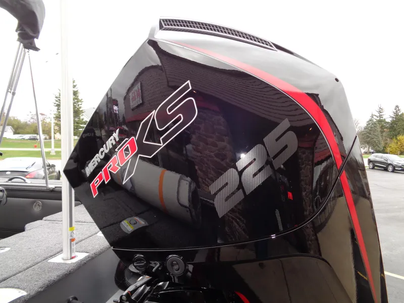 Slide: The Image of Mercury Pro XS 225 engine on 2025 Lund 1975 Pro-V boat. - 49