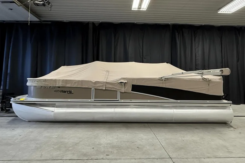Slide: The Image of Harris Grand Mariner 220 2009 - 101