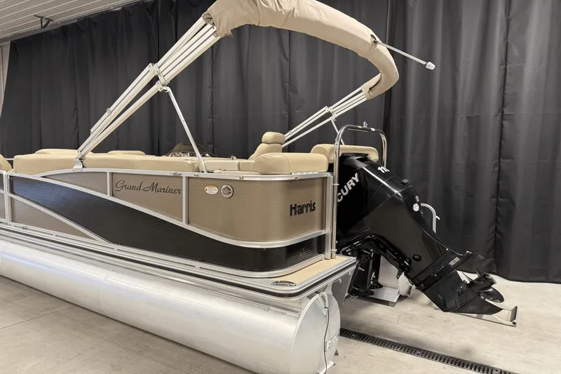 Slide: The Image of Harris Grand Mariner 220 2009 - 3