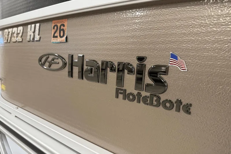 Slide: The Image of Harris Grand Mariner 220 2009 - 98