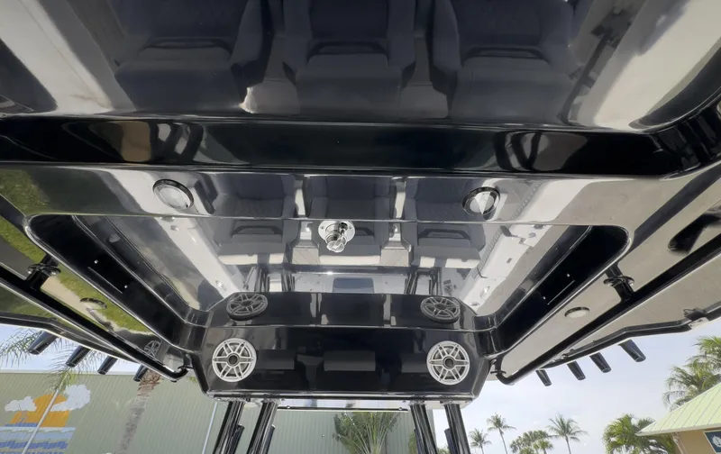 Slide: The Image of Blackfin 400 CC 2024 - 50