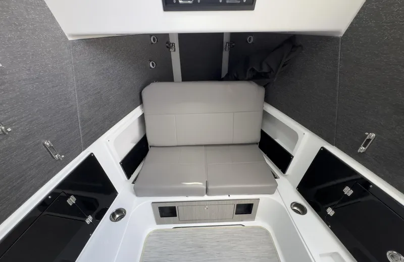 Slide: The Image of Blackfin 400 CC 2024 - 53