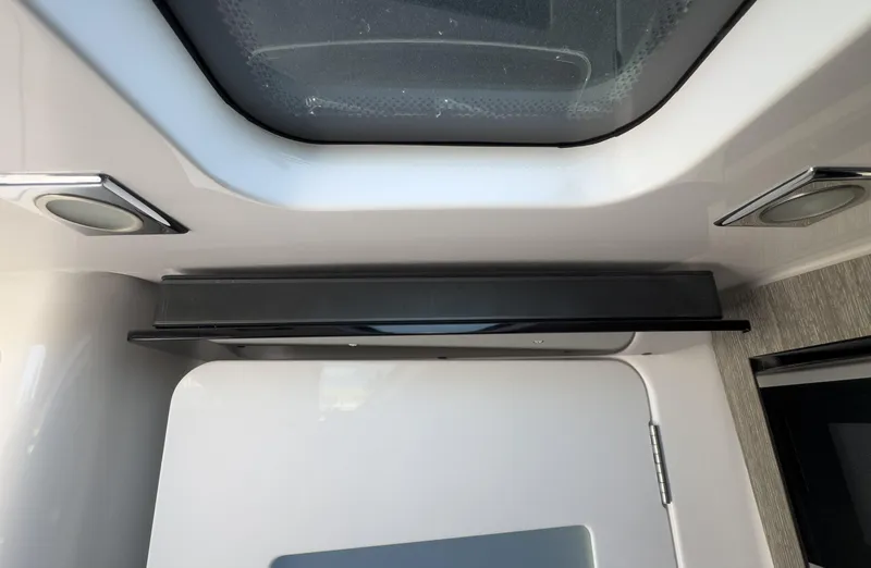 Slide: The Image of Blackfin 400 CC 2024 - 58