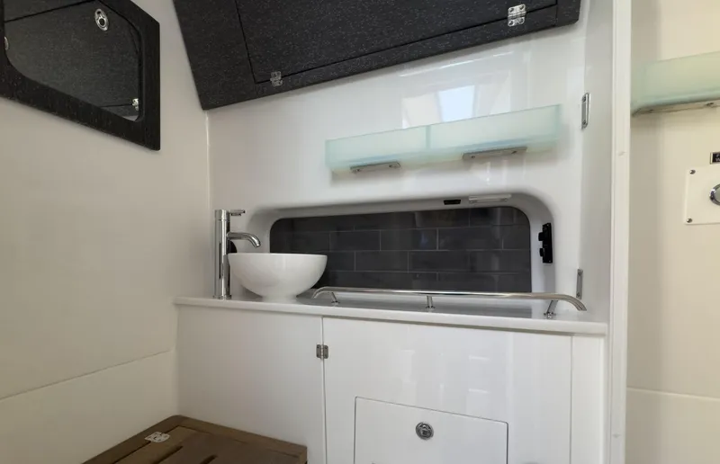 Slide: The Image of Blackfin 400 CC 2024 - 59