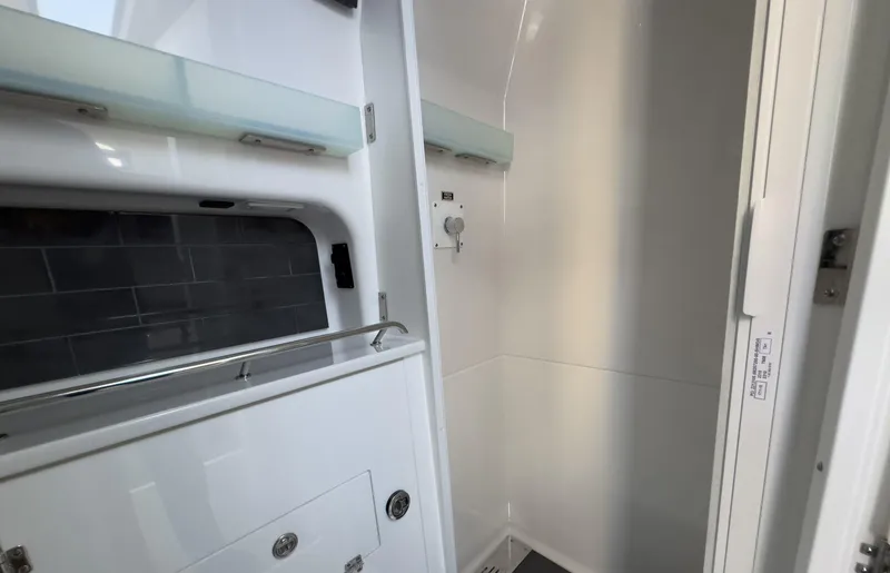 Slide: The Image of Blackfin 400 CC 2024 - 60