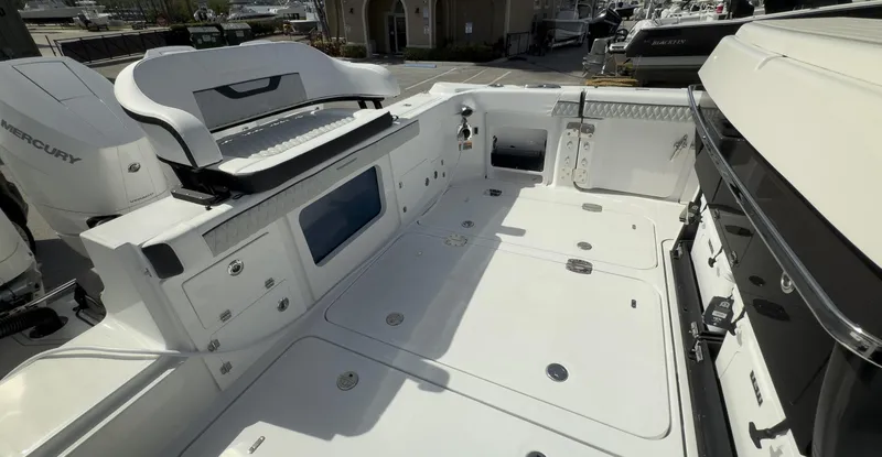 Slide: The Image of Blackfin 400 CC 2024 - 68