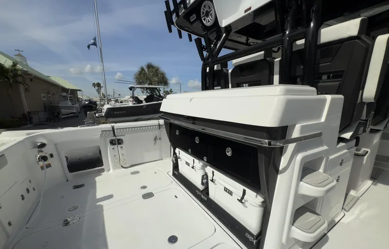 Slide: The Image of Blackfin 400 CC 2024 - 70