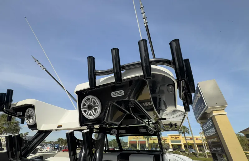 Slide: The Image of Blackfin 400 CC 2024 - 71