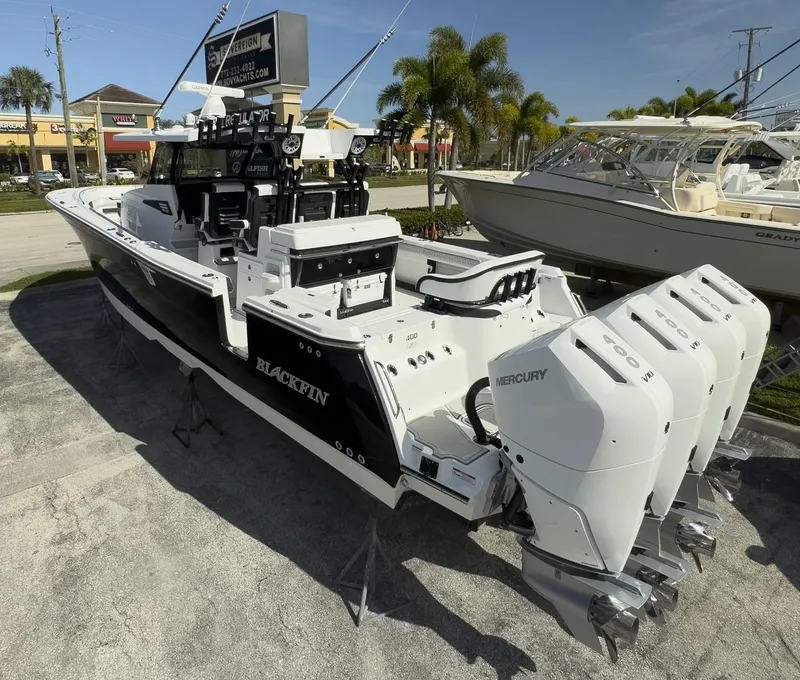 Slide: The Image of Blackfin 400 CC 2024 - 78