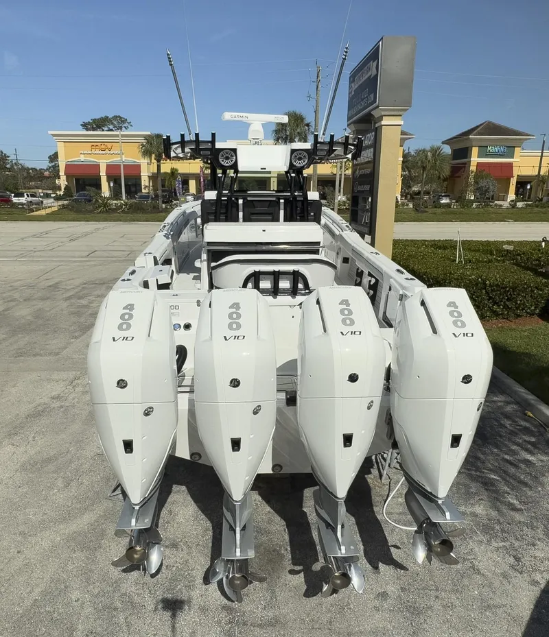 Slide: The Image of Blackfin 400 CC 2024 - 79