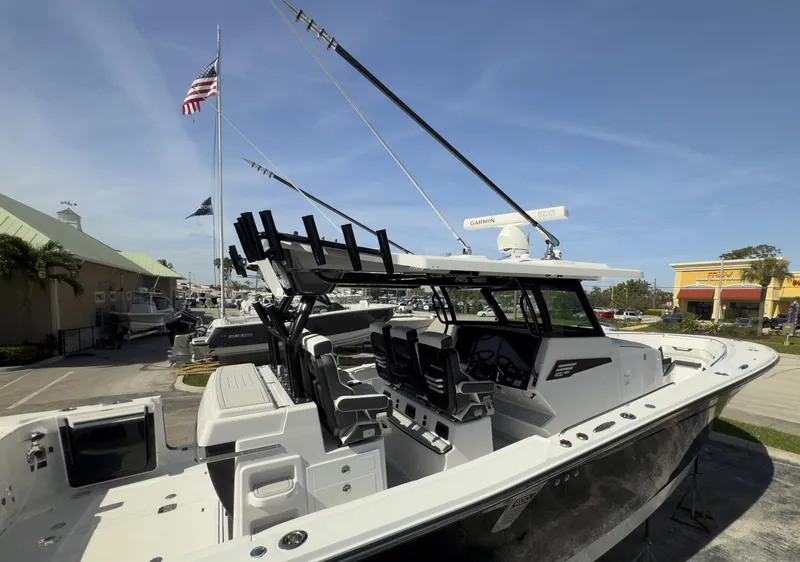 Slide: The Image of Blackfin 400 CC 2024 - 81