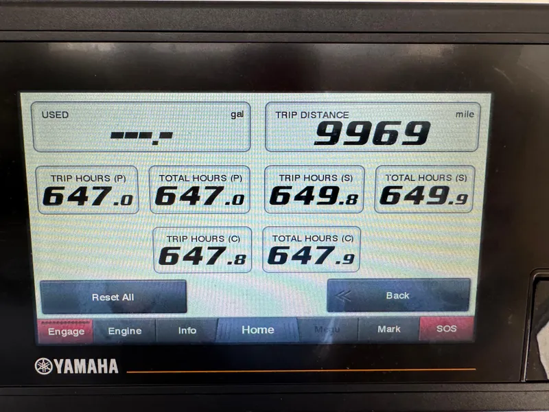 Slide: The Image of Yamaha display showing trip distance and engine hours for Pursuit S 368 Sport, 2019 model. - 15