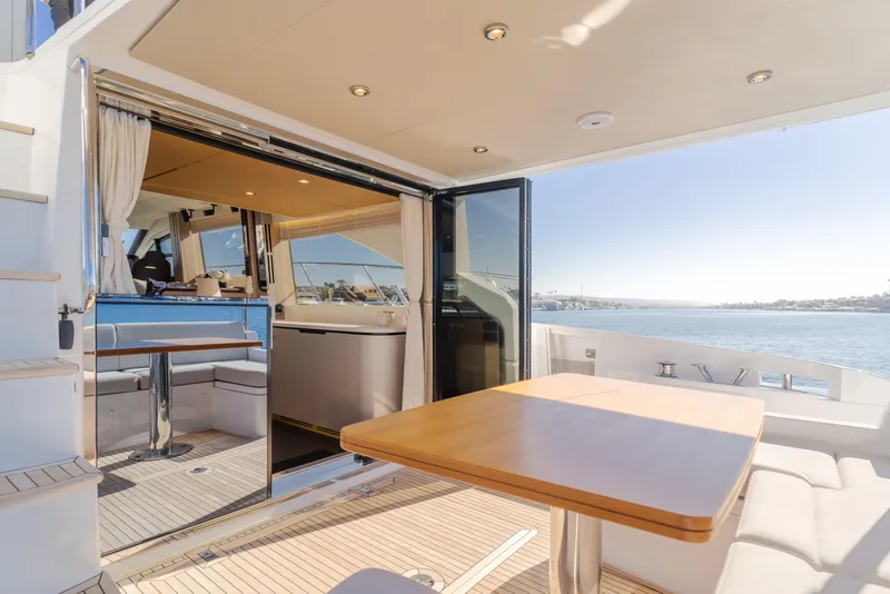Slide: The Image of Azimut 55 Fly 2022 - 50