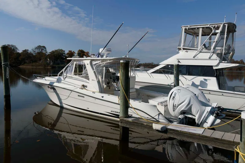 The Image of 2008 Hydra-Sports Vector 3500 VX boat docked at marina. - 0