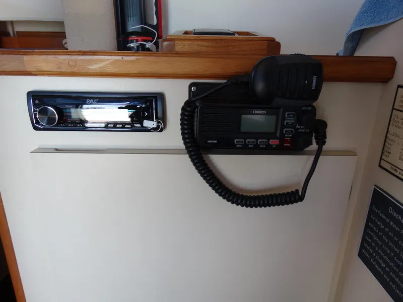 Slide: The Image of Radio and communication device on 1991 Egg Harbor 33 Sedan. - 12