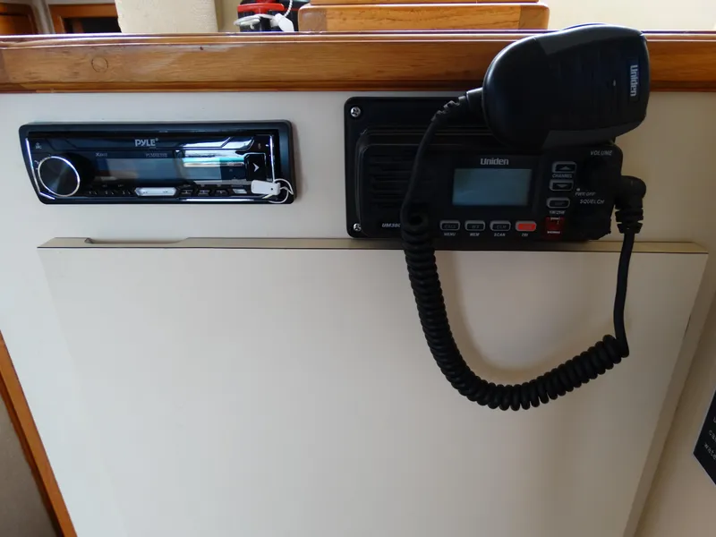 Slide: The Image of Communication system in 1991 Egg Harbor 33 Sedan boat. - 24