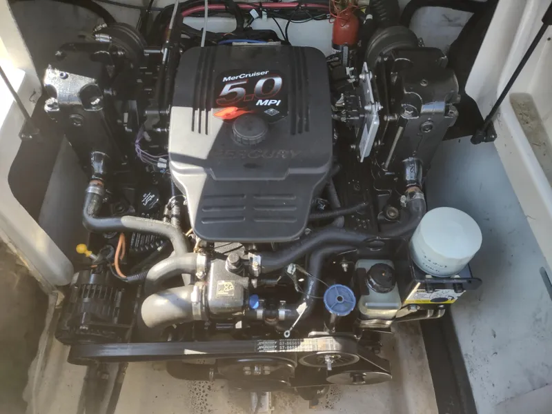 Slide: The Image of Engine of 2006 Sea Ray 200 Sundeck boat, featuring MerCruiser 5.0 MPI. - 12