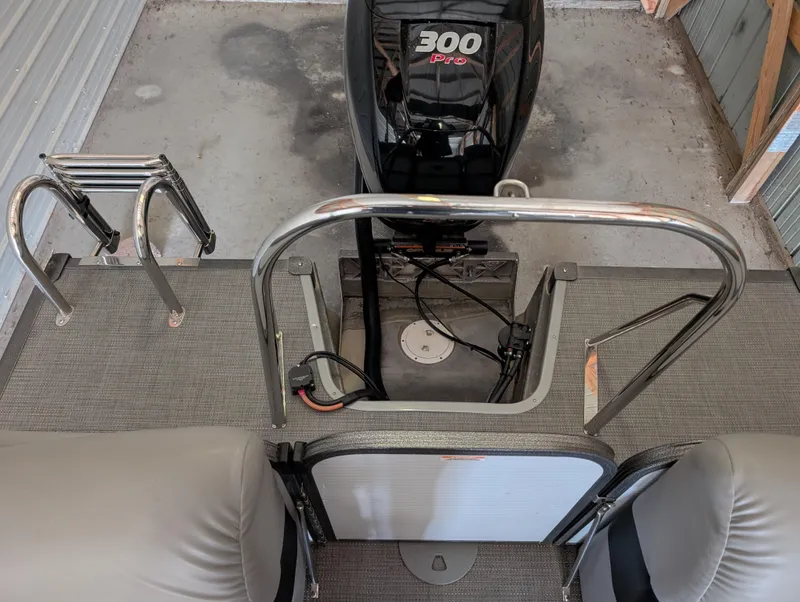 Slide: The Image of 2019 Manitou 25 Encore SE boat with 300 HP engine, rear view showing seating and ladder. - 20