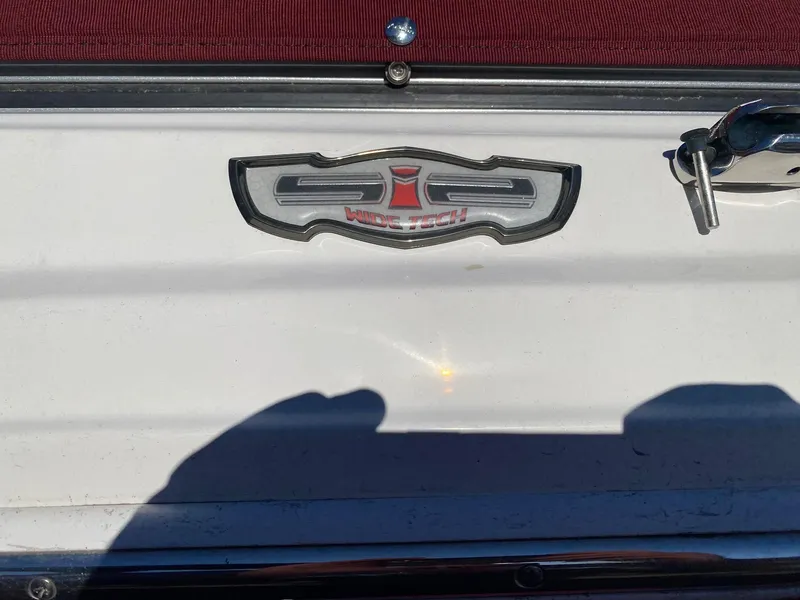 Slide: The Image of 2013 Chaparral 196 SSi boat emblem with keyhole detail. - 9