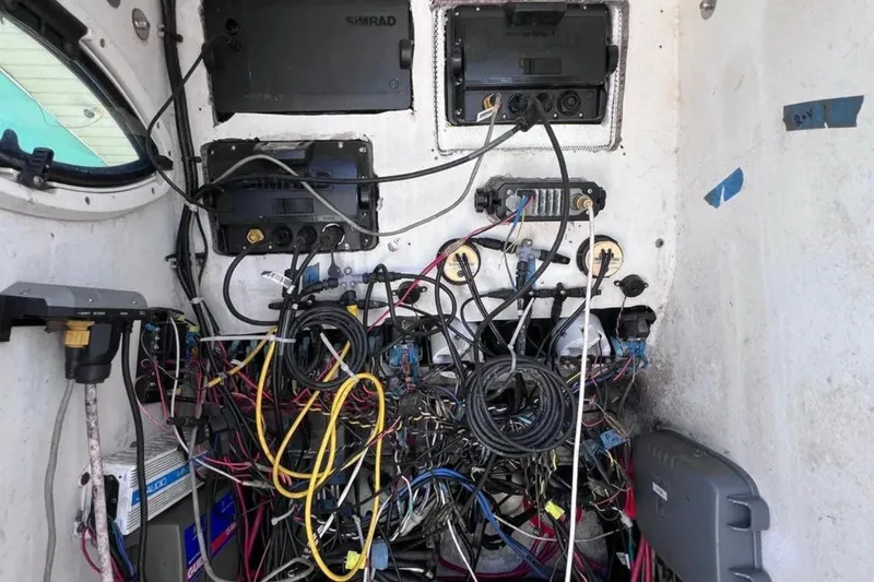 Slide: The Image of 2005 Twin Vee 22 Ocean Classic boat wiring and electronics setup. - 13