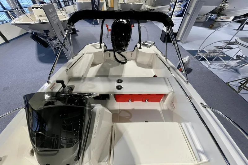 Slide: The Image of Boston Whaler 160 Super Sport 2025 - 11