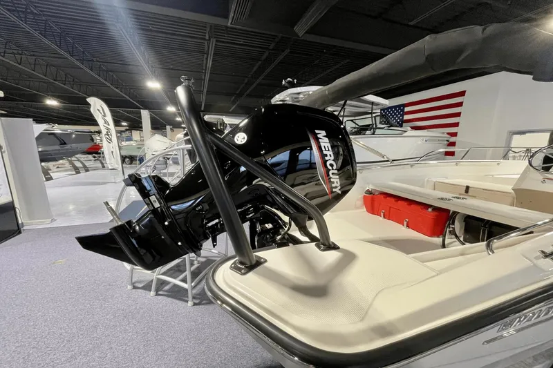 Slide: The Image of Boston Whaler 160 Super Sport 2025 - 3