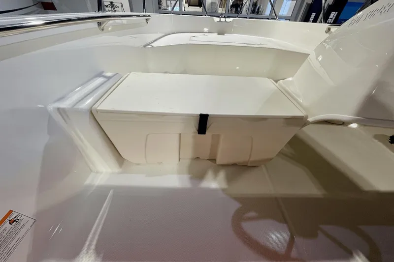 Slide: The Image of Boston Whaler 160 Super Sport 2025 - 7