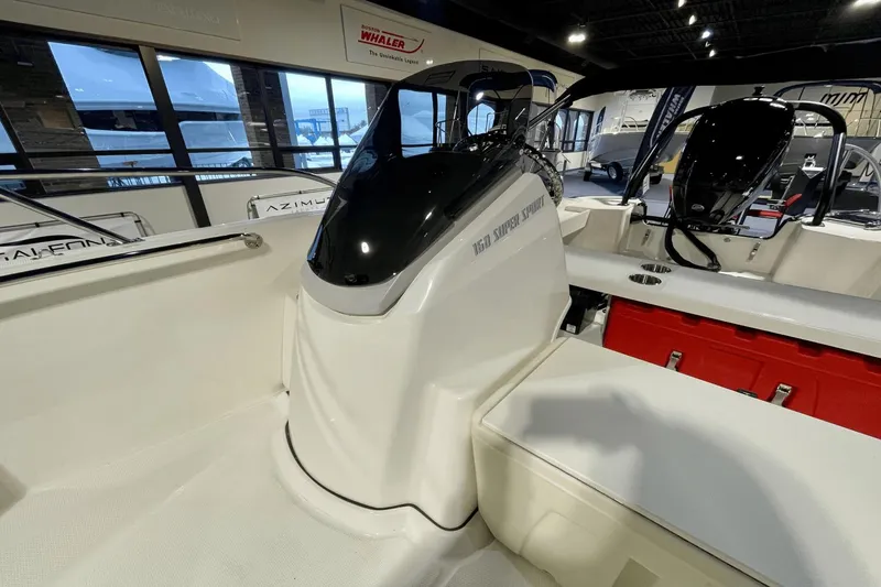 Slide: The Image of Boston Whaler 160 Super Sport 2025 - 8