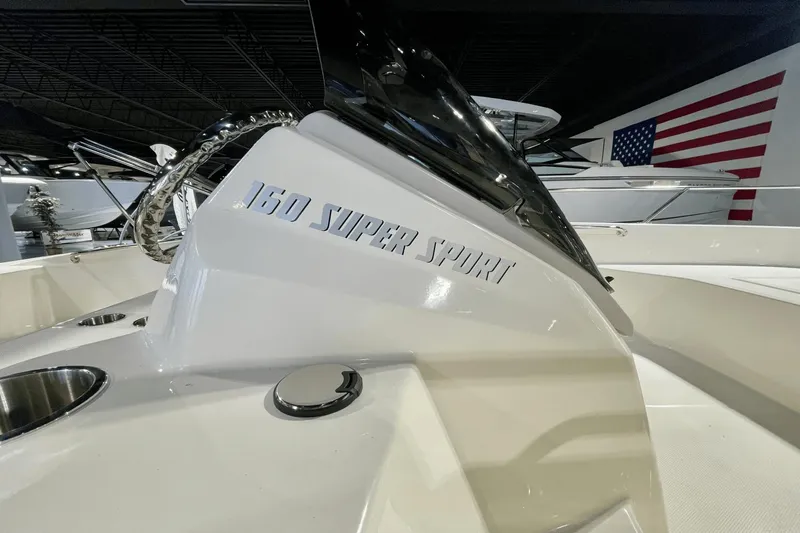 Slide: The Image of Boston Whaler 160 Super Sport 2025 - 9