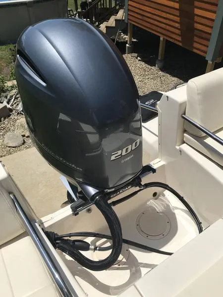 Slide: The Image of 2017 Grady-White 205 Freedom boat with Yamaha 200 outboard motor. - 9
