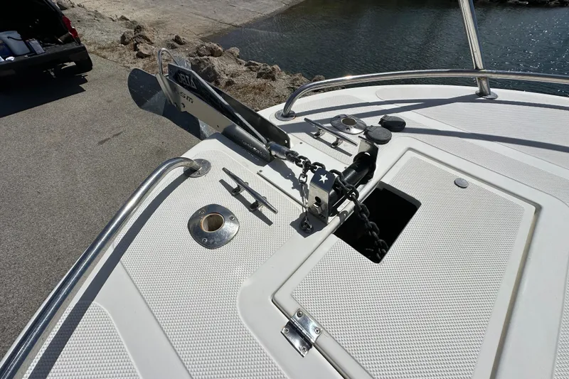 Slide: The Image of Bow of 2012 Davis Rock Harbor 25 boat with anchor chain and cleats. - 14