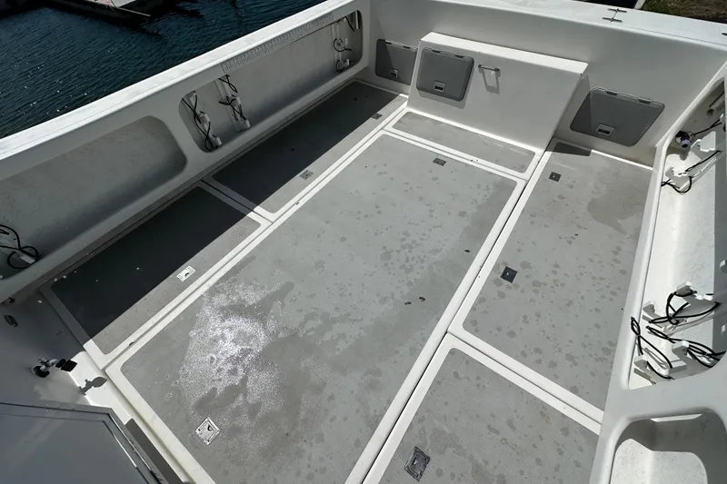 Slide: The Image of Spacious deck of 2012 Davis Rock Harbor 25 boat with storage compartments. - 20