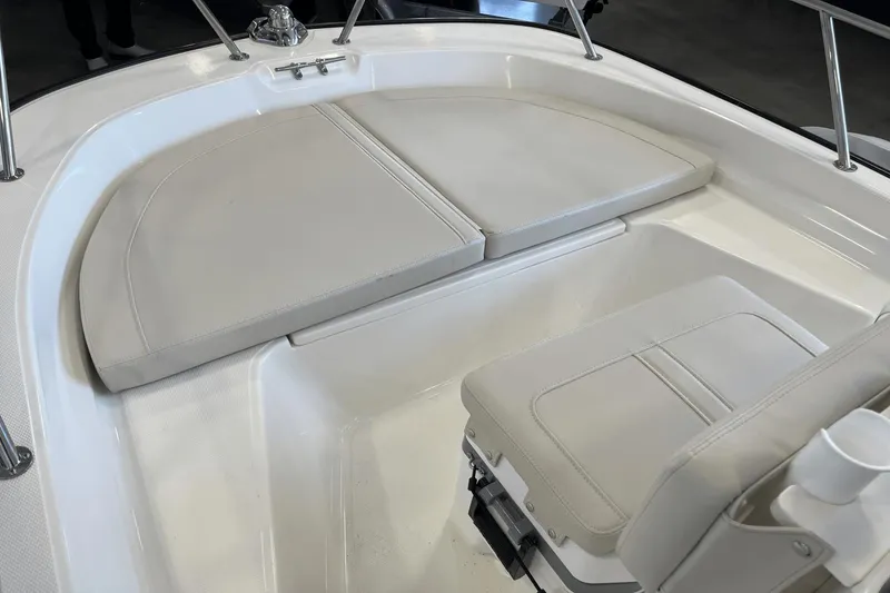 Slide: The Image of Boston Whaler 150 Montauk 2025 - 7