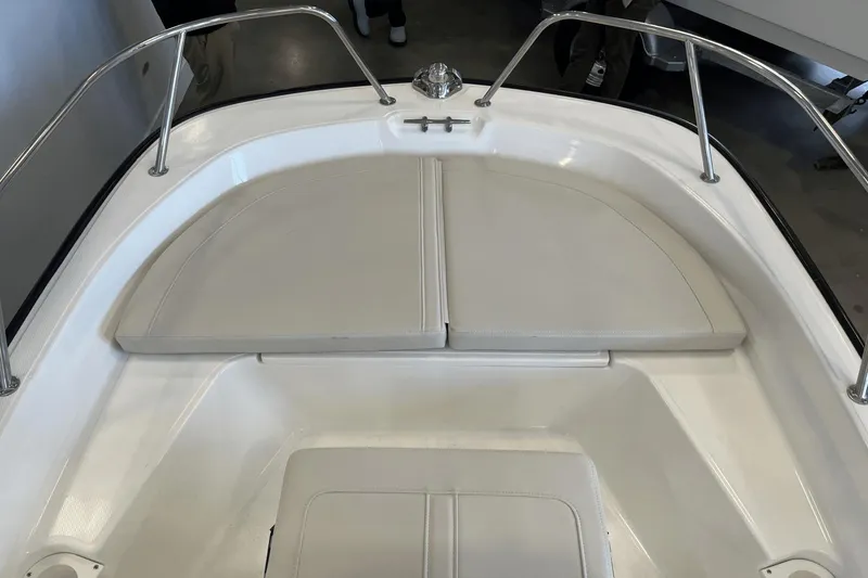 Slide: The Image of Boston Whaler 150 Montauk 2025 - 8