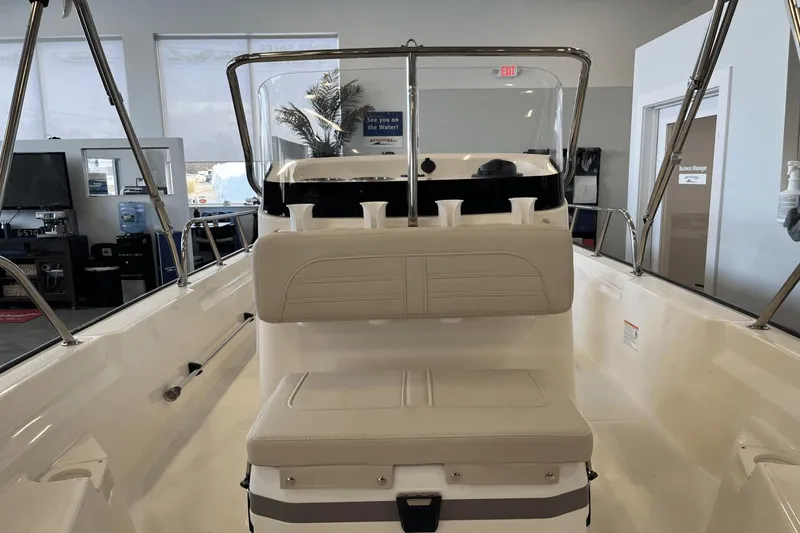 Slide: The Image of Boston Whaler 150 Montauk 2025 - 9
