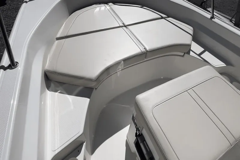 Slide: The Image of Boston Whaler 170 Montauk 2025 - 6