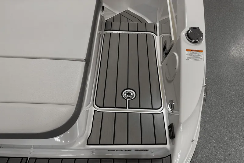 Slide: The Image of Sea Ray SDX 250 2025 - 27