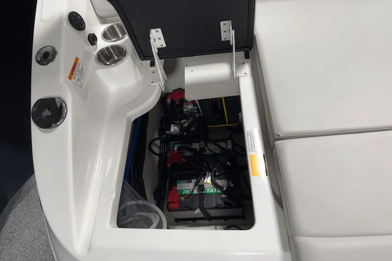 Slide: The Image of Sea Ray SDX 250 2025 - 34
