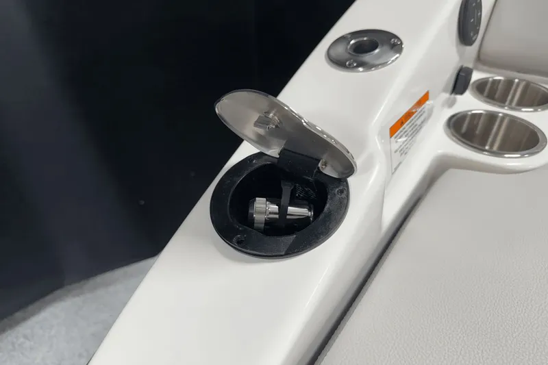 Slide: The Image of Sea Ray SDX 250 2025 - 39