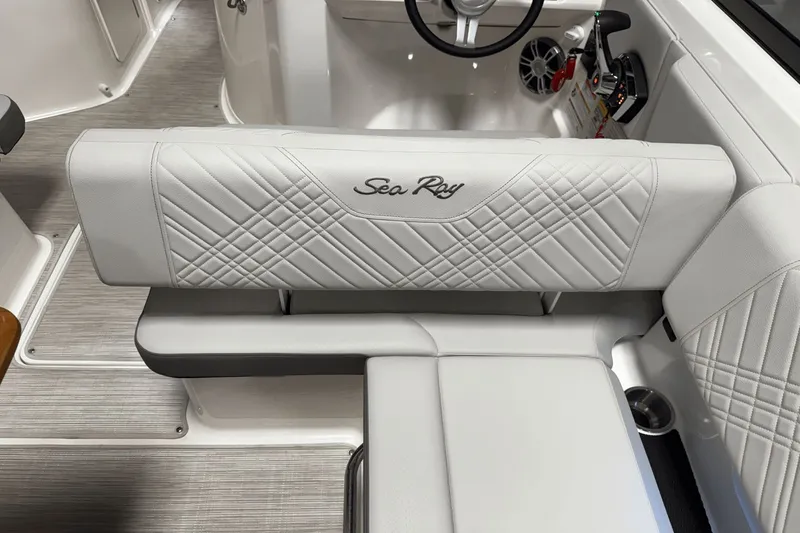 Slide: The Image of Sea Ray SDX 250 2025 - 59