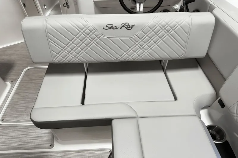 Slide: The Image of Sea Ray SDX 250 2025 - 61