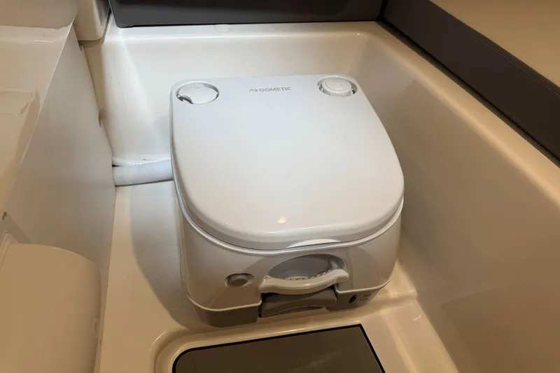 Slide: The Image of Sea Ray SDX 250 2025 - 79