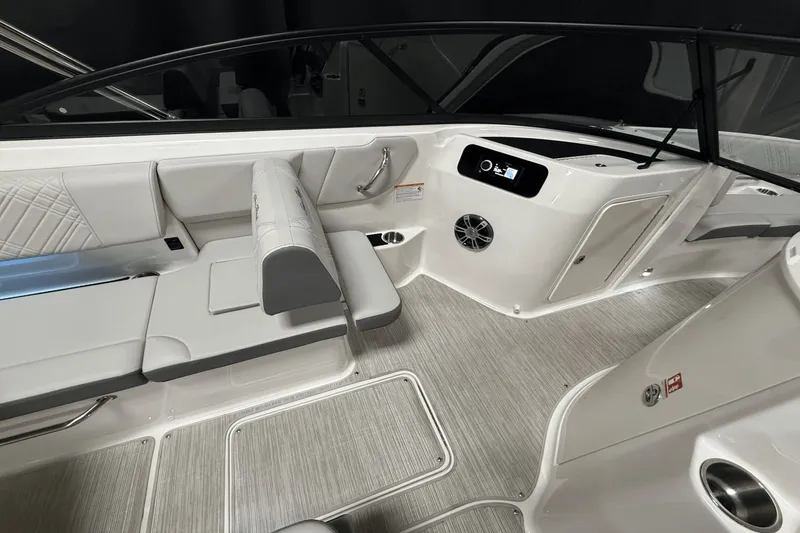 Slide: The Image of Sea Ray SDX 250 2025 - 82