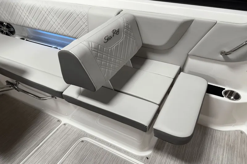 Slide: The Image of Sea Ray SDX 250 2025 - 86