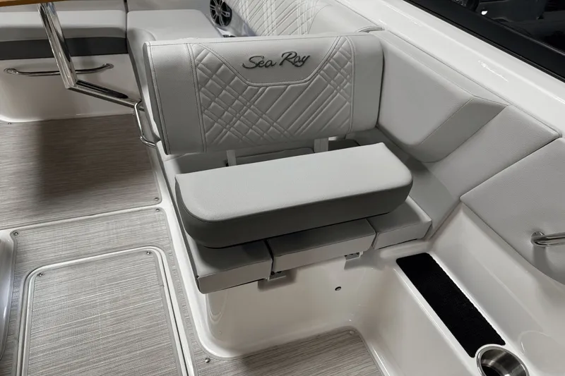 Slide: The Image of Sea Ray SDX 250 2025 - 87